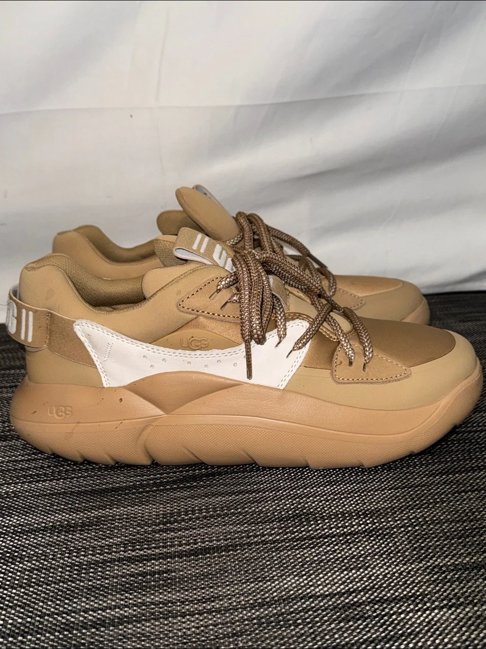 UGG La Cloud Lace sneakers
